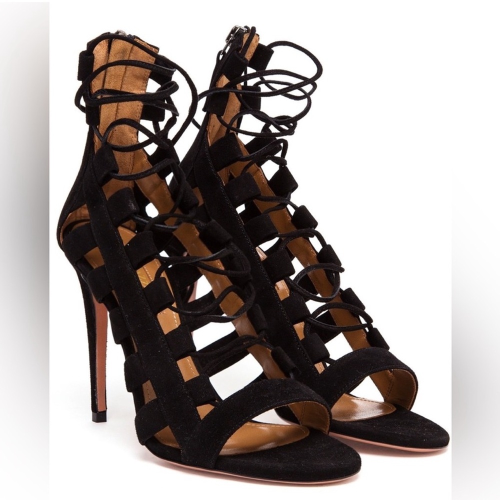 New and never used suede black pumps